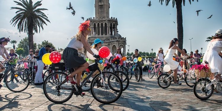 İzmir, Uluslararası Avrupa Demokrasi Başkenti Unvanı için son beşte