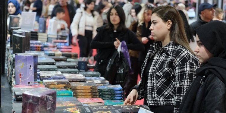 Diyarbakır 8. Kitap Fuarı Kapılarını Kitapseverlere açtı