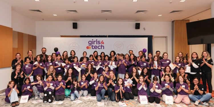 Yaklaşık 7 Milyon Kız Çocuğunu STEM Alanında Cesaretlendiren Girls4Tech Türkiye’de