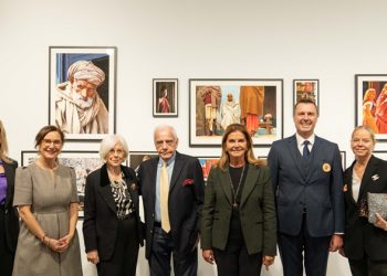 İzzet Keribar: Renklerin Yolculuğu