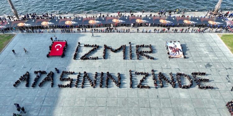 İzmir Ata’sının İzinde