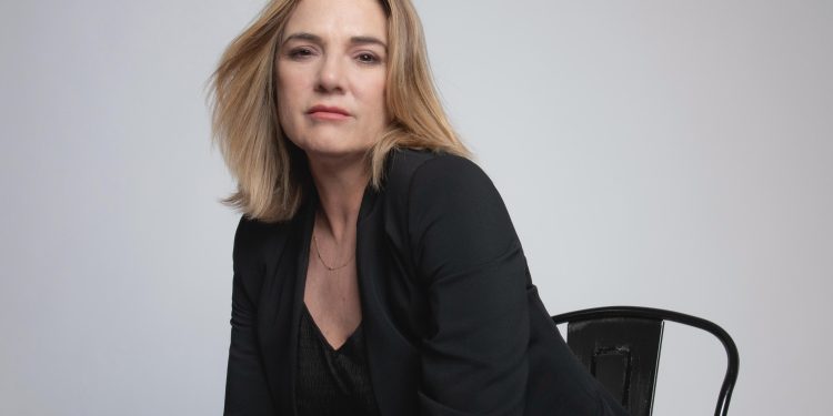 ENKA sanat’ın bu haftaki konuğu müziği ile kalplere dokunan Birsen Tezer