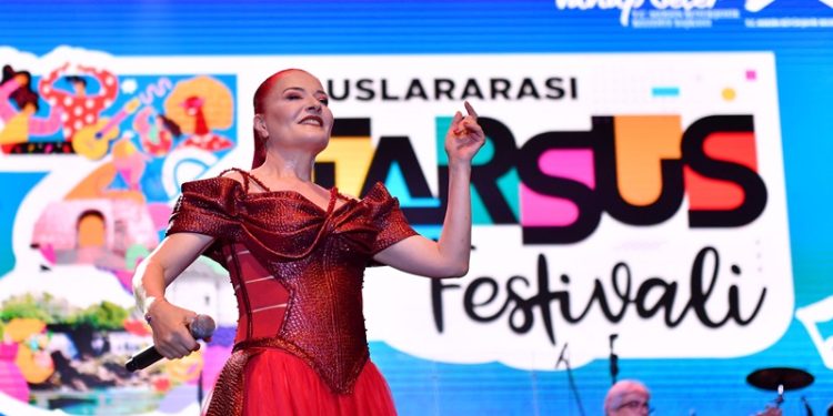 Candan Erçetin, Tarsuslulara unutulmaz bir akşam yaşattı