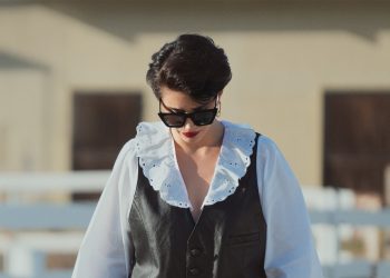 Hande Mehan’dan “Ayrılmam” Şarkısı