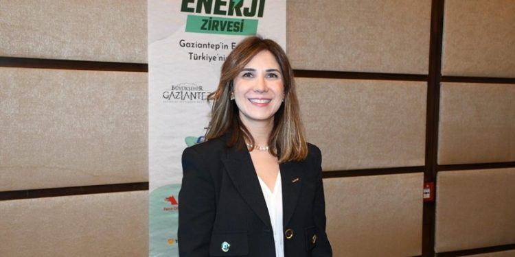 ADER Başkan Yardımcısı Nergiz Kadooğlu Çifçi: “Akaryakıt sektörünün sorunları ortak akılla çözülmeli”