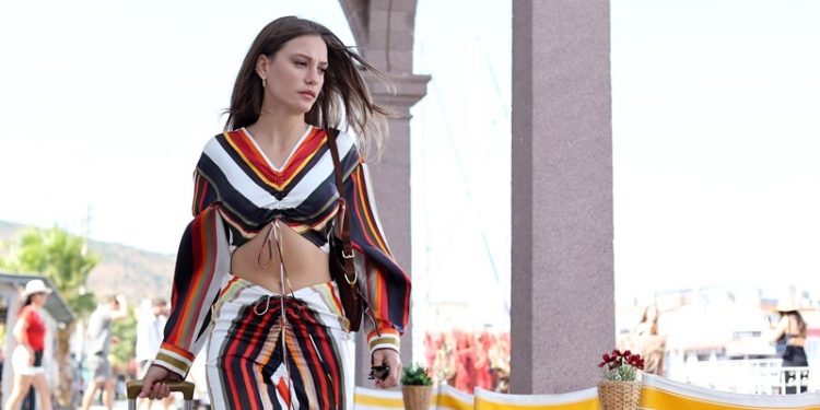 Serenay Sarıkaya, Yabancı dilde en iyi kadın 0yuncu” ödülünü kazandı