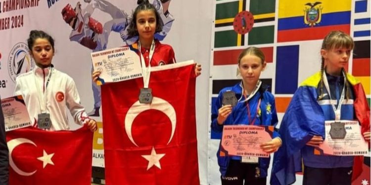 Konya Büyükşehir Belediyesporlu Fatma Azra Kurt Balkan Şampiyonu oldu