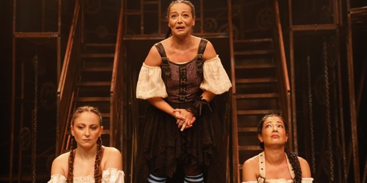 Savaş karşıtı oyun ‘Lysistrata’ İstanbul AKM’de sahnelenecek