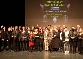 Şehrin tiyatrosu için ödül gecesi