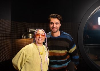 Kalben ve Hakan Kurtaş Keyifli sohbetleriyle sahne tozu yutanlar’da!