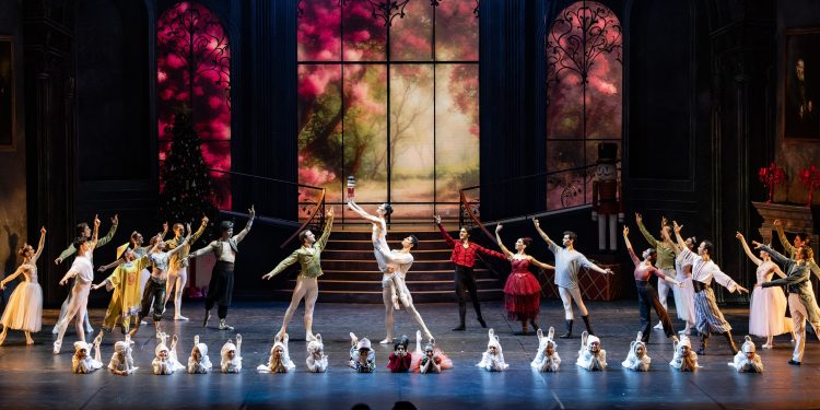 Bir yılbaşı Klasiği ‘’Fındıkkıran” Balesi AKM’de Sanatseverlerle buluşuyor