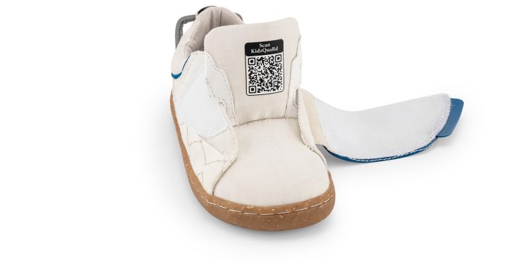 Çocuk kaybolmalarını önleyen ayakkabı geliştirdiler