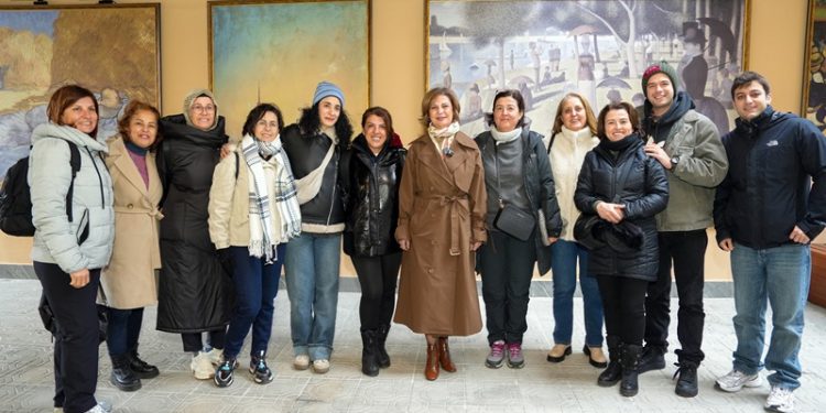 ‘Çok Güzel Hareketler Bunlar’ ekibi Eskişehir sanat sokağında