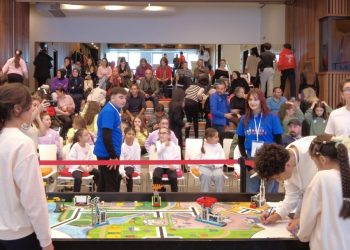 İzmir’de geleceğin mühendis kızları yetişiyor