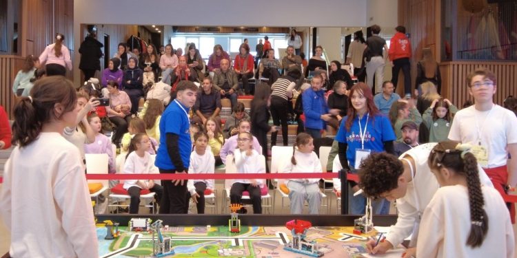 İzmir’de geleceğin mühendis kızları yetişiyor