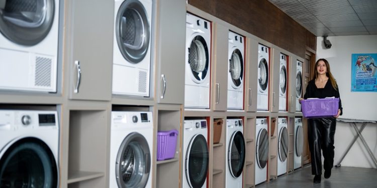 Mersinde gençlerin çamaşır yıkama problemi, ‘Çamaşır Kafe’ ile sorun olmaktan çıktı