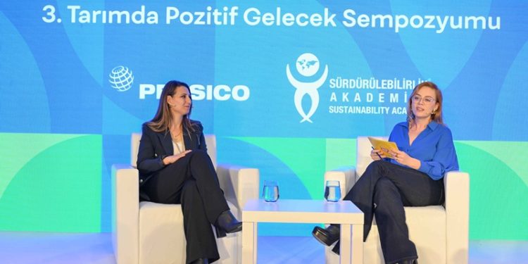 Başarılı Oyuncu Demet Evgar, 3. Tarımda Pozitif Gelecek Sempozyumu’na katıldı