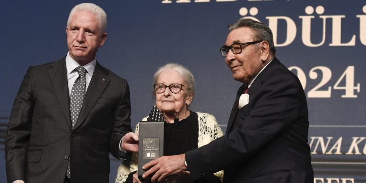 28. Aydın Doğan Ödülü Prof. Dr. İoanna Kuçuradi’ye Takdim edildi