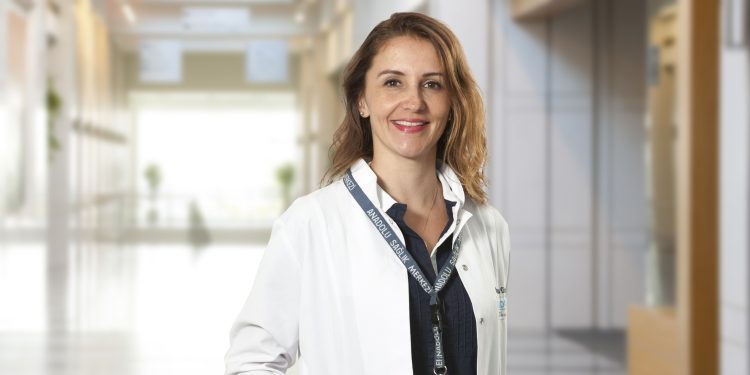 Yanlış makyaj ürünü gözde enfeksiyona yol açabilir