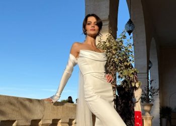 Uzak Şehir’de Beyaz Bir Kuğu