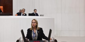 Muğla Milletvekili Süreyya Öneş Derici Mecliste Yaptığı Konuşmada İktidara Seslendi: “Film veya Dizi Çekmiyorsunuz, Ciddi Olun!”