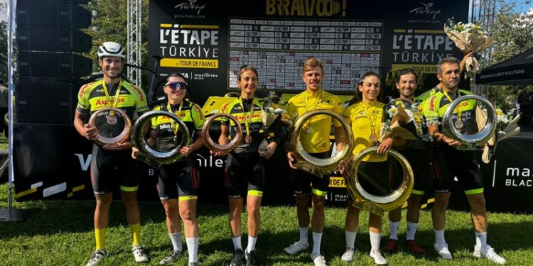 Asperox bisiklet takımı yıl boyunca başarıya pedalladı