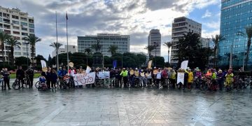 Pedallar daha fazla kabartmalı kitap için çevrildi
