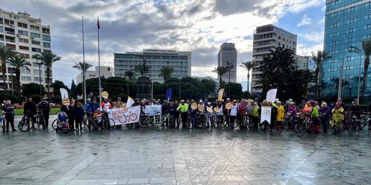 Pedallar daha fazla kabartmalı kitap için çevrildi