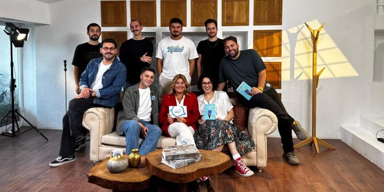 Yılın en başarılı iş kitabı seçilen Mavi Çileğin Sırrı “En büyük başarı kendi özünü bulabilmek!”