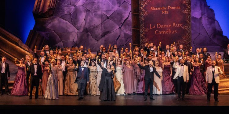 “La Traviata” Operası’nın Prömiyeri AKM’de gerçekleşti