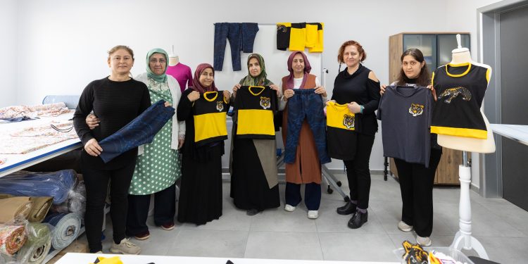 Mersinde Kadınlar ‘Giyim Üretim Teknolojileri’ kursu ile dikiş öğreniyor