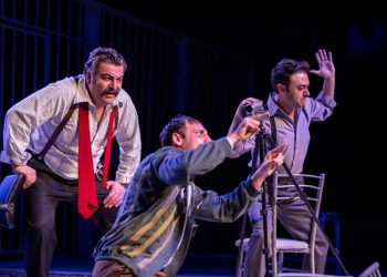 Şehir Tiyatroları’nın “Çok Tuhaf Soruşturma” oyununa büyük ilgi