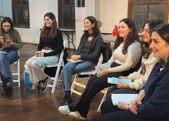 Genç İzmir Kitap Kulübü kapılarını açtı