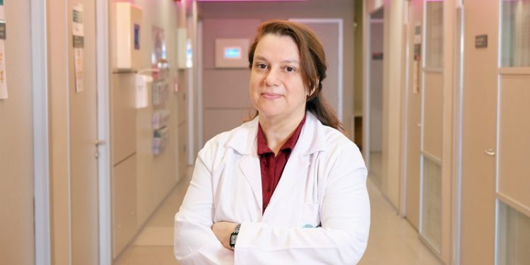 Prof. Dr. Nihal Özaras : Masa başında çalışan kadınlar en çok boyun ağrısından şikayetçi…