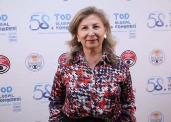 Ekrana bakarken ortamın   ışıklı olmasına özen gösterin