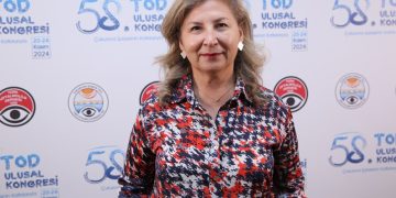 Ekrana bakarken ortamın   ışıklı olmasına özen gösterin