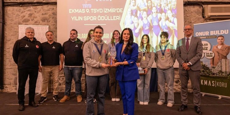 İzmir’de Yılın Spor Ödülleri sahiplerini buldu