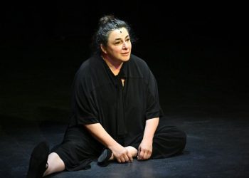 Esra Dermancıoğlu’nun tek kişilik oyunu “Muskat” 24 Nisan’da Mall of Istanbul Biletinial Moi Sahne’de