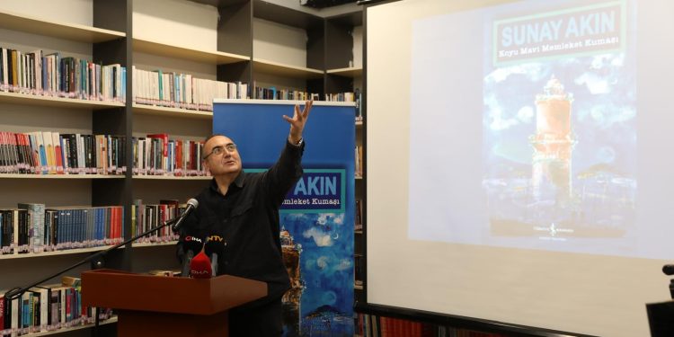 Sunay Akın’dan Cumhuriyet’in Gizli Kahramanlarının Öyküleri: Koyu Mavi Memleket Kumaşı