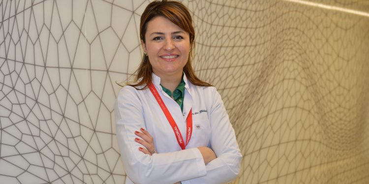 Prof. Dr. Güldehan Atış : Erken yaşta kozmetik kulanımın 5 zararına dikkat!