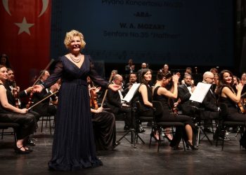 Eskişehir’de Piyanist Gülsin Onay ve senfoni orkestrasından konser