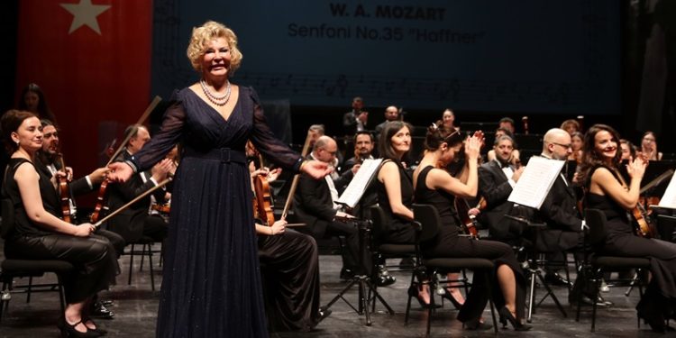 Eskişehir’de Piyanist Gülsin Onay ve senfoni orkestrasından konser