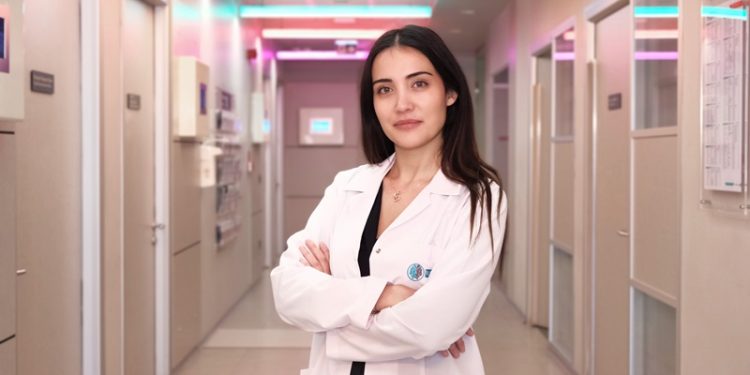 Psikolog Merve Türkkol : “Eşlerin birlikte uyuması uyku kalitesini nasıl etkiliyor?”