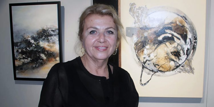 Ressam Nurgül Dökmecier’in “Yaşam Çemberinde” Sanatseverlerle buluştu
