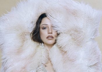 Zeynep Bastık’ın ‘Destan’ şarkısı ve klibi yayında!