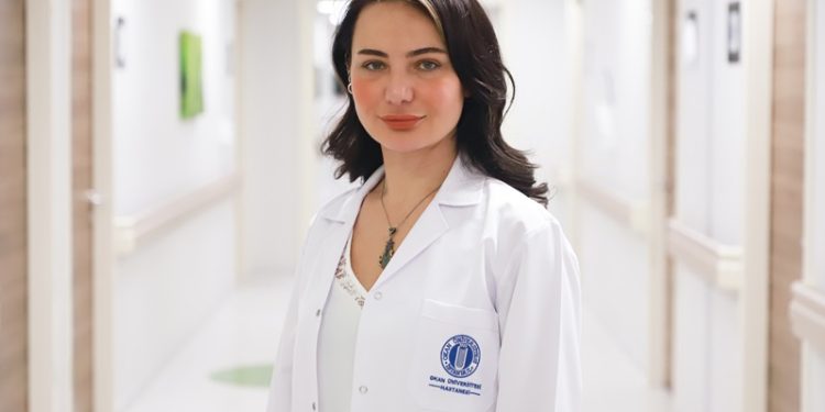 Prof. Dr. Işıl Göğcegöz : Aşırı yeme bozukluk mu? Bağımlılık mı?