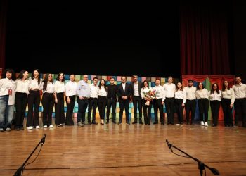 ‘Bize Gülmek Lazım’ izleyicisiyle buluştu