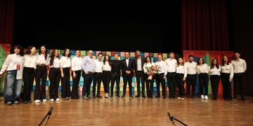 ‘Bize Gülmek Lazım’ izleyicisiyle buluştu