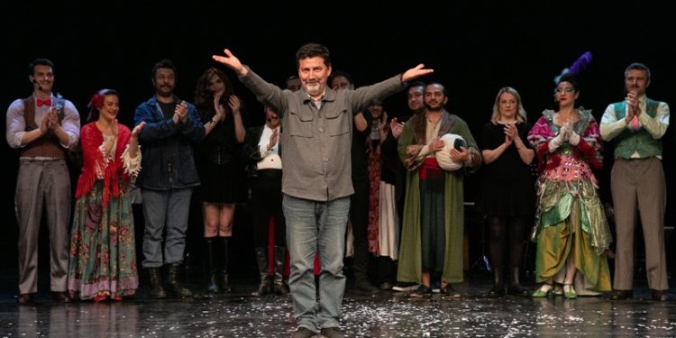 “Demokrasi Gemisi” demir aldı