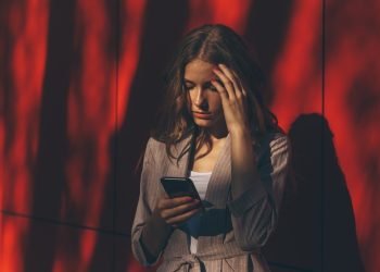 Alev Akkoyunlu : “Kadınların  yüzde 58’i En Az Bir Kere   Çevrimiçi Şiddete Maruz Kalıyor!”